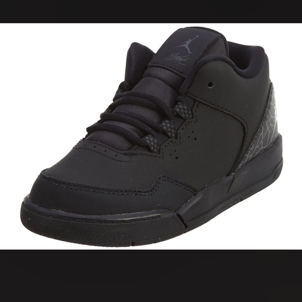 Size 7C Jordan Black Sneakers Athletic Mid-Top Design